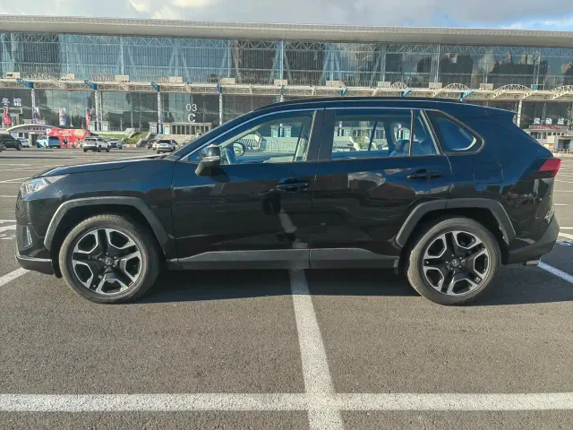 Toyota RAV4 — Фото автомобиля 7
