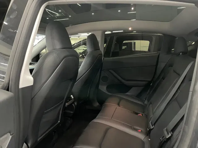 Tesla Model Y — Фото автомобиля 4