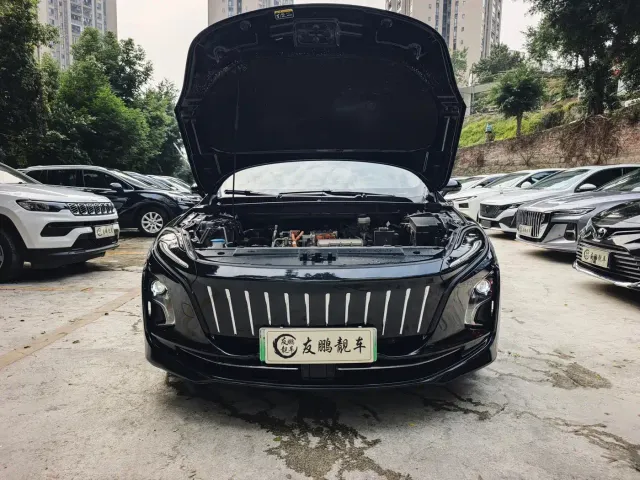Hongqi E-QM5 — Фото автомобиля 4