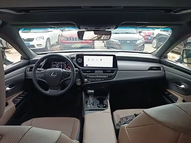 Lexus ES — Фото автомобиля 9