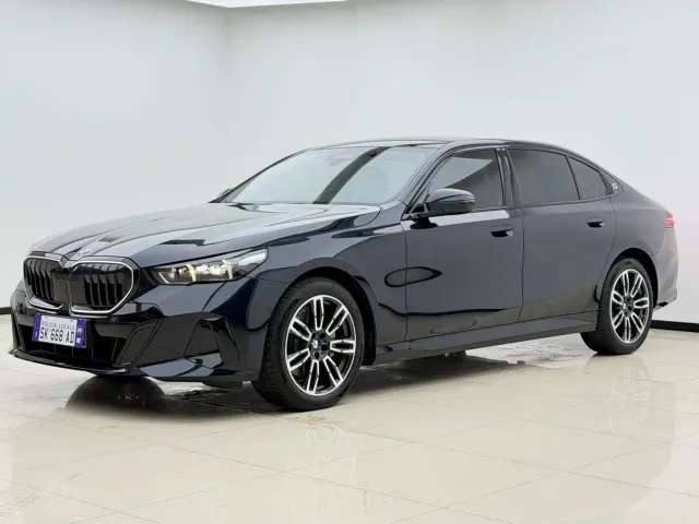 Фотография автомобиля — BMW 5 Series