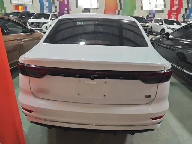 Geely Emgrand — Фото автомобиля 5