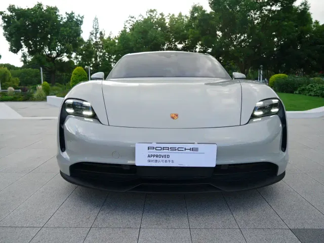 Porsche Taycan — Фото автомобиля 2