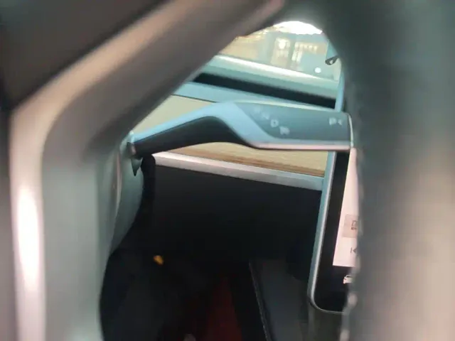 Tesla Model 3 — Фото автомобиля 13