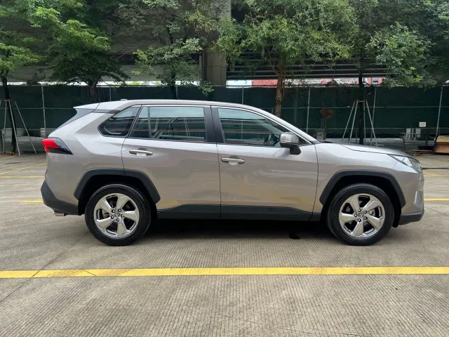 Toyota RAV4 — Фото автомобиля 2
