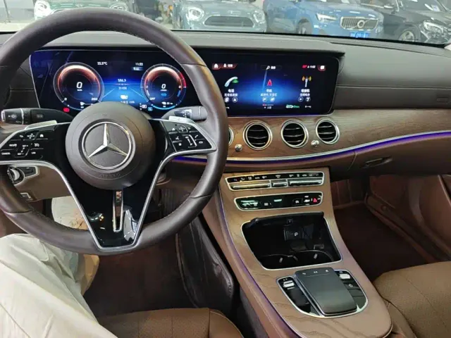Mercedes-Benz E-Class — Фото автомобиля 5