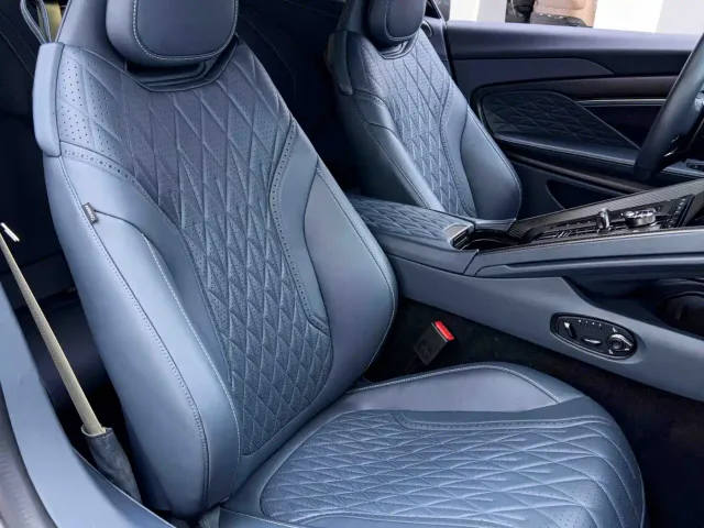 Aston Martin DB12 — Фото автомобиля 13