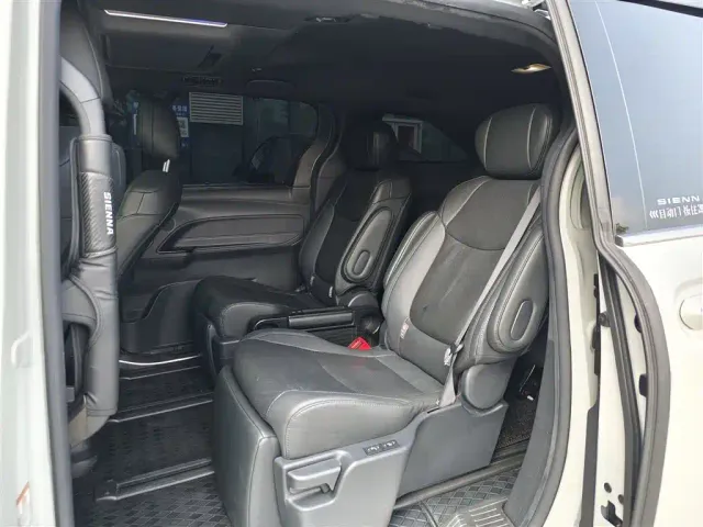 Toyota Sienna — Фото автомобиля 5