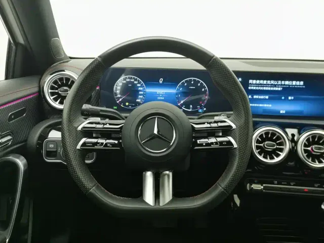 Mercedes-Benz Mercedes-Benz A-Class 2025 A 200 L Fashion Edition — Фото автомобиля 11