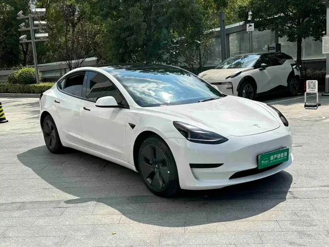 Tesla Model 3 — Фото автомобиля 3