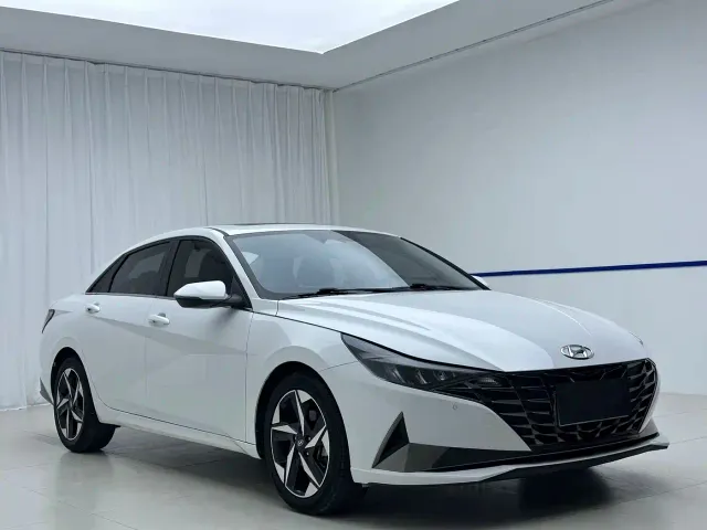 Hyundai Elantra — Фото автомобиля 3