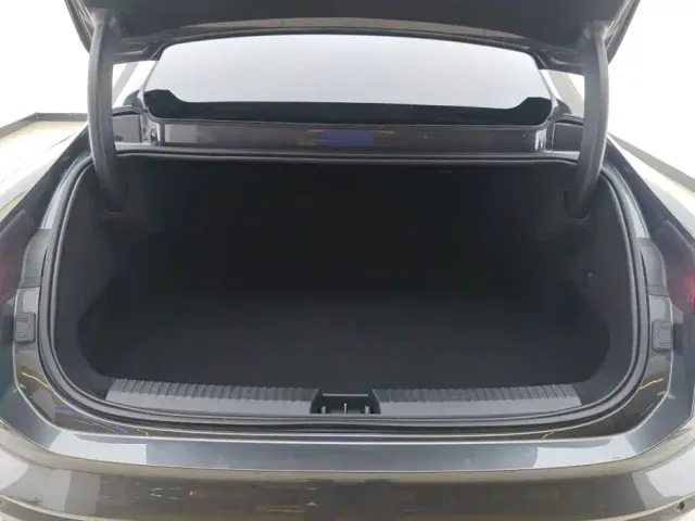 Lynk & Co Z10 — Фото автомобиля 4