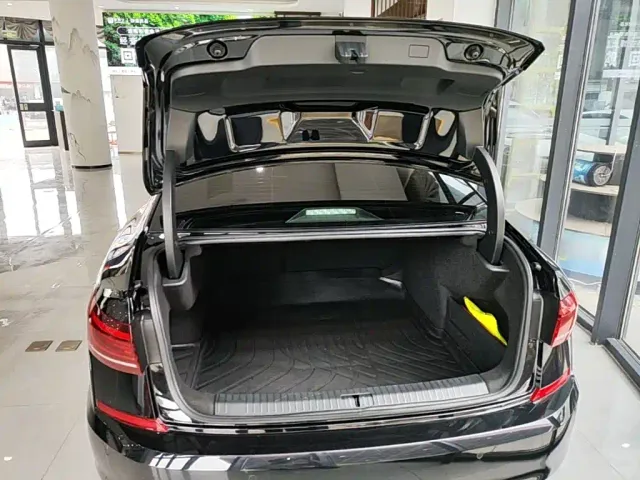 Volkswagen Passat — Фото автомобиля 18