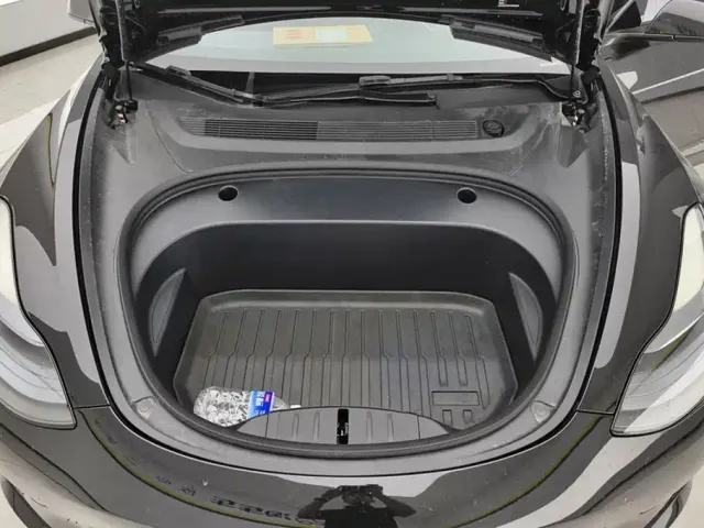 Tesla Model 3 — Фото автомобиля 10