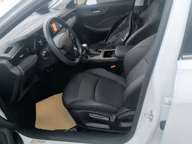 Roewe i5 — Фото автомобиля 14