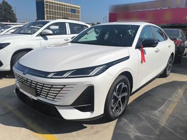 Фотография автомобиля — Changan Eado