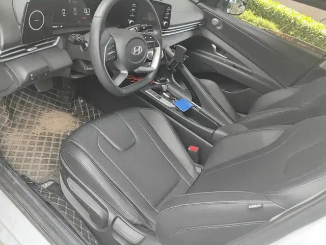 Hyundai Elantra — Фото автомобиля 9