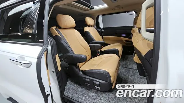 Kia Canival Carnival 4 поколение Бензин 7 мест Signature — Фото автомобиля 11