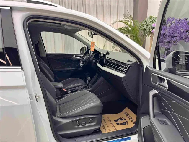 Volkswagen Tiguan L — Фото автомобиля 12