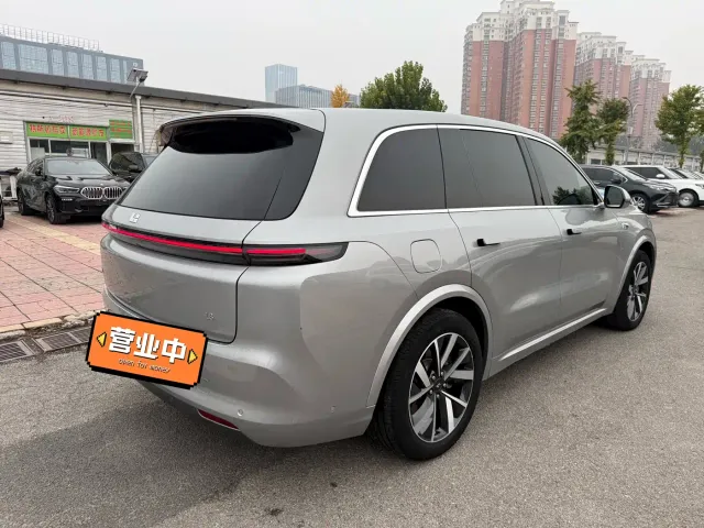 Li Auto L8 — Фото автомобиля 16