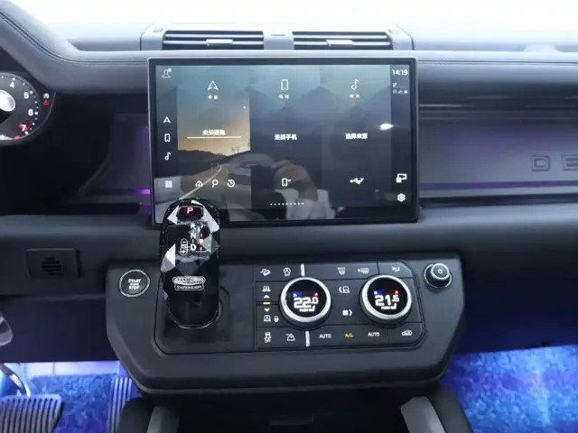 Land Rover Defender — Фото автомобиля 10