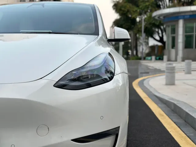 Tesla Model Y — Фото автомобиля 15