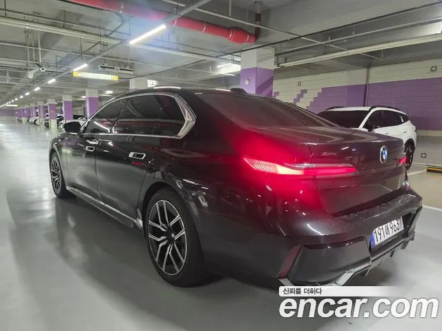 BMW 7 Series G70 — Фото автомобиля 2