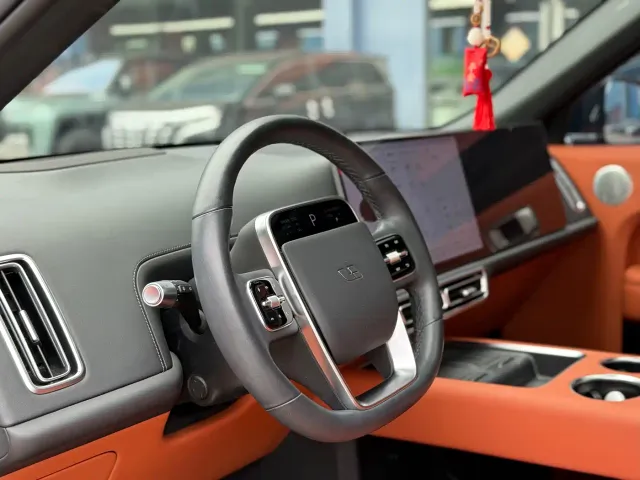 Li Auto L8 — Фото автомобиля 8