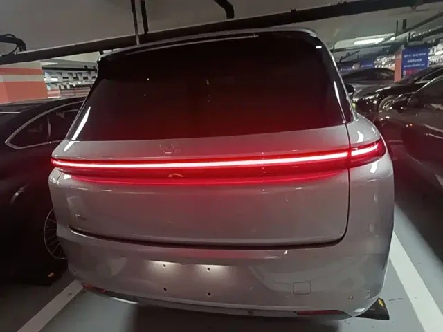 Li Auto L8 — Фото автомобиля 5