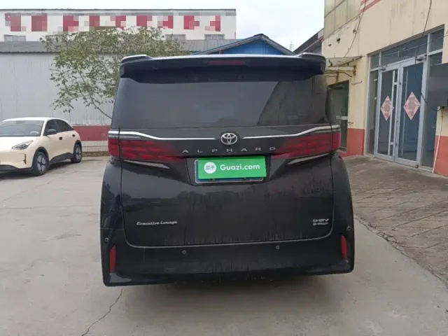 Toyota Alphard — Фото автомобиля 5