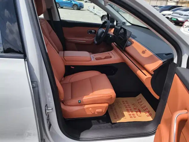 Leapmotor C10 — Фото автомобиля 8