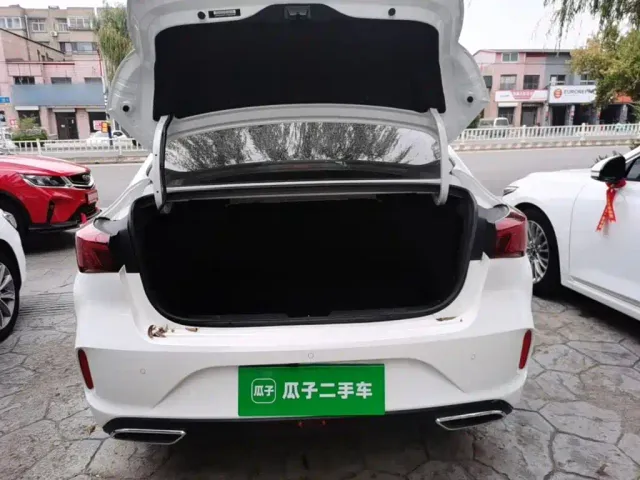 Changan Eado — Фото автомобиля 18