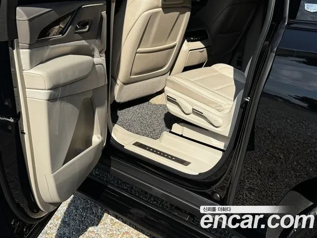 Cadillac Escalade — Фото автомобиля 7