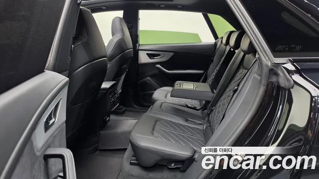 Audi Q8 55 TFSI quattro Premium — Фото автомобиля 11