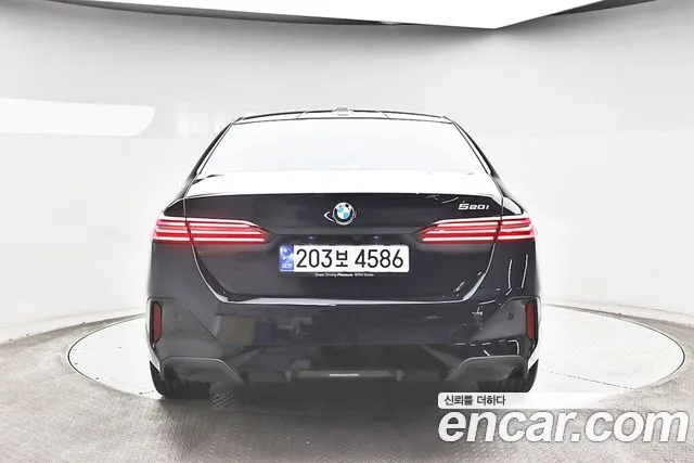 BMW 5 Series G60 — Фото автомобиля 4