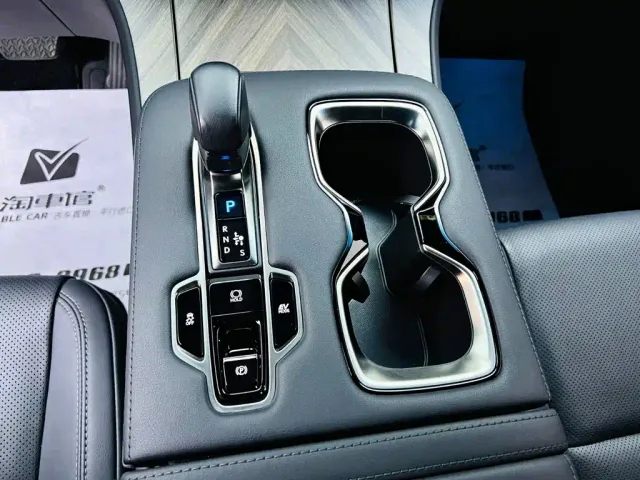 Lexus LM — Фото автомобиля 14