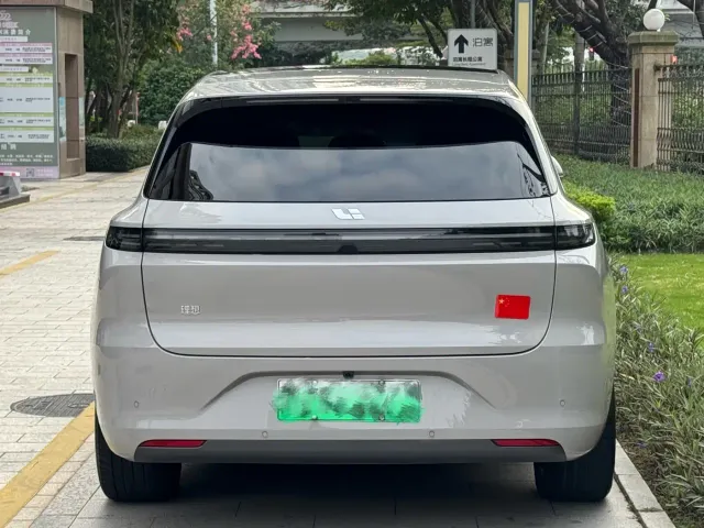 Li Auto L6 — Фото автомобиля 5