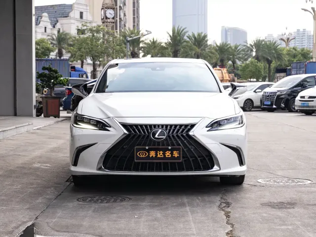 Lexus ES — Фото автомобиля 2