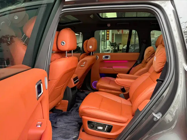 Li Auto L8 — Фото автомобиля 11