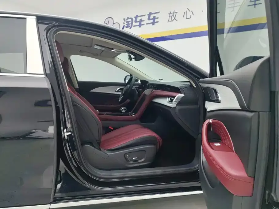 Hongqi Hongqi H5 2025 1.5T DCT Flag Rhythm 500,000 Units Memorial Edition — Фото автомобиля 8