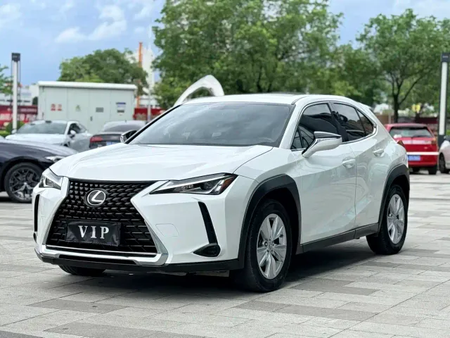 Фотография автомобиля — Lexus UX