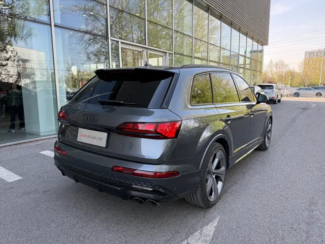 Audi SQ7 — Фото автомобиля 18