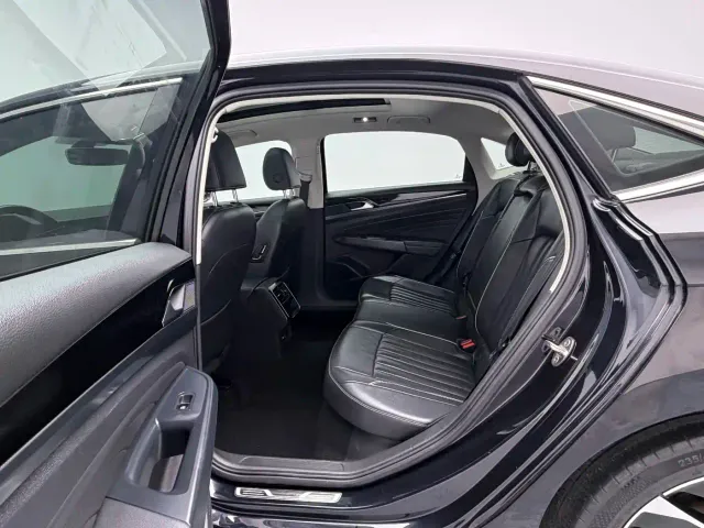 Volkswagen Passat — Фото автомобиля 13