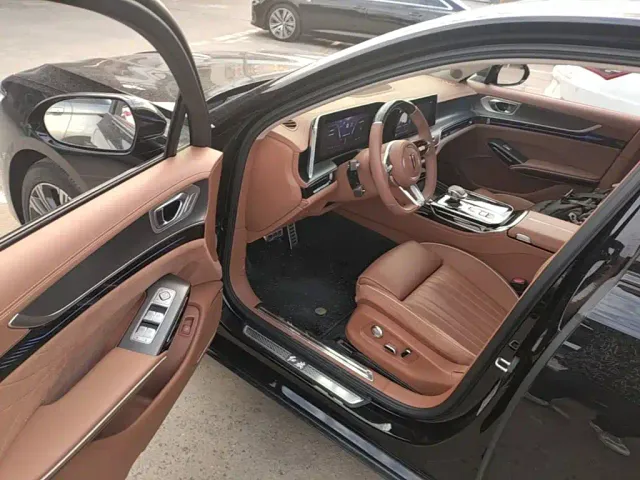 Hongqi H9 — Фото автомобиля 15