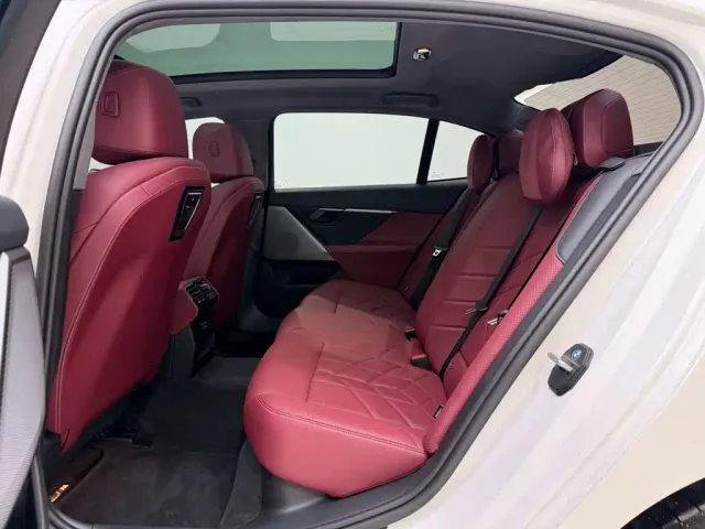BMW 5 Series — Фото автомобиля 17