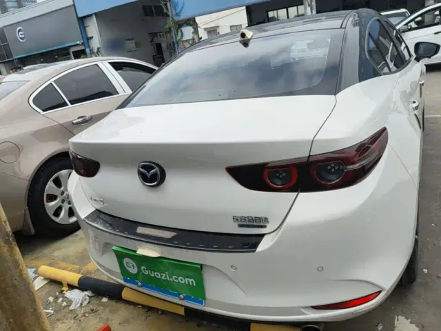 Mazda Axela — Фото автомобиля 5