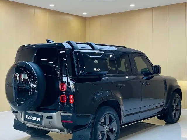 Land Rover Defender — Фото автомобиля 9