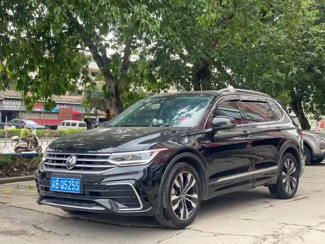 Фотография автомобиля — Volkswagen Tiguan L
