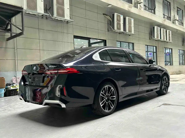 BMW 5 Series — Фото автомобиля 8