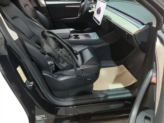 Tesla Model Y — Фото автомобиля 24